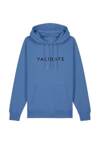Sudadera azul con un gran estampado negro "VALIDATE", cordones ajustables, bolsillo frontal, puños y dobladillo acanalados. Textura de tela suave.