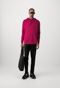 Lyle & Scott Ikdienas džemperis - rich burgundy