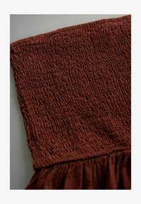 Selected, brown red neutral stripe