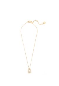 Kultaketju, jossa on hieno ketju ja suorakulmainen riipus, jossa on pieni helmi upotettuna. Minimalistinen muotoilu, jossa on herkkä rakenne.