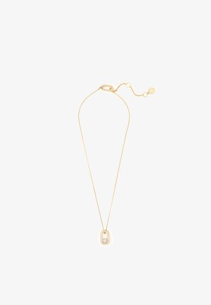 Guldring med en fin kæde og et rektangulært vedhæng med en lille perle indsat. Minimalistisk design med en delikat tekstur.