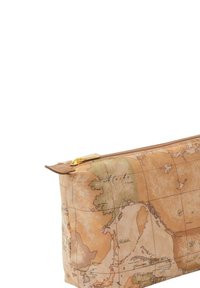 Pochette cosmetica con motivo mappa in beige e marrone, dotata di chiusura con zip e una superficie testurizzata con dettagli geografici.