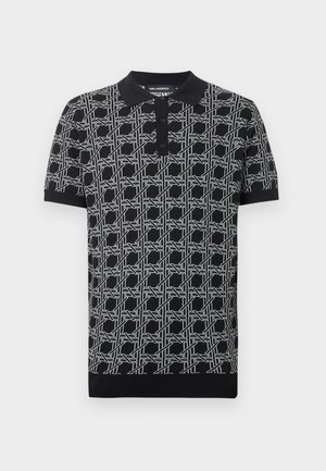 Černá polokošile s celoplošným bílým geometrickým vzorem. Má límeček a trojitý knoflíkový límeček. Krátké rukávy.