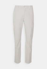 Ljusgrå chinos med slim fit, tillverkade av mjukt bomullstyg, med frontknäppning och vanliga fickor.
