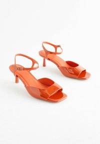 Next FOREVER COMFORT SIMPLE - REGULAR FIT - Sandaalit nilkkaremmillä - orange