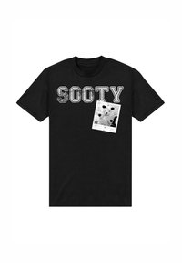 Černé bavlněné tričko s bílým opotřebovaným potiskem slova "SOOTY" a grafikou polaroidu s designem kočky na části s kapsou na hrudi.