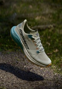 Δεν επιλέχθηκε, whisper white/black out