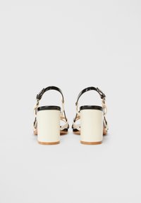 TWINSET Korolliset sandaalit - neve/nero