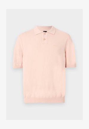 Svetlo roza polo majica s kratkimi rokavi, z dvema gumboma na ovratniku in rebrastimi robovi na rokavih in spodnjem robu.