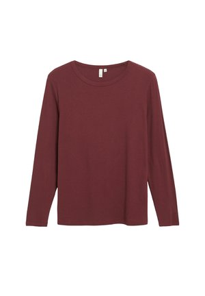 Donkerrode geribbelde longsleeve met ronde hals, plat hangend op een witte achtergrond.