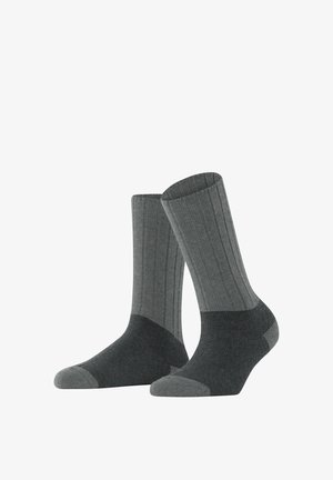 Graue gerippte Socken mit einem mittel- und dunkelgrauen Farbschema, ausgestattet mit verstärkten Fersen- und Zehenbereichen für hohe Strapazierfähigkeit.