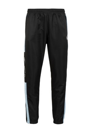 Pantaloni sportivi neri con pannelli laterali azzurri, cinturino elastico in vita e polsini. Presentano un logo sulla parte anteriore e una texture opaca.