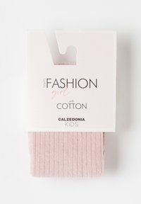 Jasnoróżowe, prążkowane rajstopy bawełniane zapakowane z etykietą; napis głosi "Modna dziewczynka z bawełny" oraz "Calzedonia Kids."