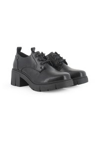 Zapatos de cuero negro con punta redondeada, tacón robusto y suelas texturizadas. Las características incluyen cierre con cordones y tira en el tobillo.