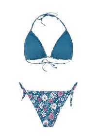 Teal triangle bikini top met bloemmotief trim; bijpassende bikini onderkant heeft strikken aan de zijkanten. Het materiaal is rekbaar en soepel.