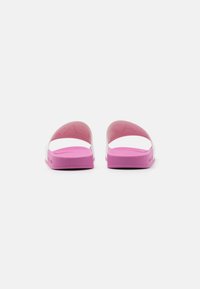 EA7 Emporio Armani UNISEX - Papuci înot - cyclamen/white