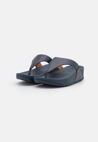 Blåflip-flops med en teksturert fotseng, glatte syntetiske stropper og en liten kile. Gummisåle med søm-detaljer.