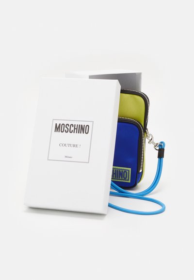 MOSCHINO LABEL UNISEX - Mala a tiracolo - light blue
