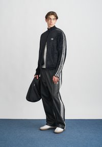 adidas Originals CLASSIC - Ελαφρύ μπουφάν - black/off-white