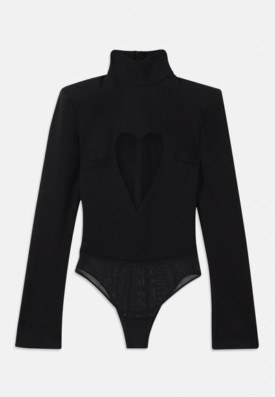 Schwarzer Body mit langen Ärmeln, hohem Kragen und herzförmigem Ausschnitt. Hergestellt aus glattem Stoff mit einem transparenten Einsatz am unteren Ende.