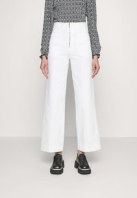sandro Vaqueros boyfriend - white