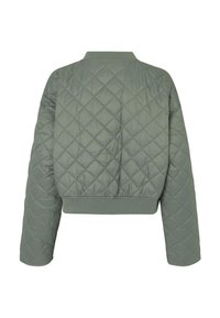 Quiltana jakna bomber v zadržanih zelenih tonih, ki ima rebrast ovratnik, elastične manšete in skrajšan dizajn z šivanjem v obliki diamanta.