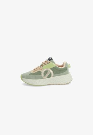 Grüne und beige Sneaker mit Cord-Textur, rundem Logo-Akzent, gepolstertem Kragen und einer strukturierten weißen Sohle. Merkmale eines leichten Designs.