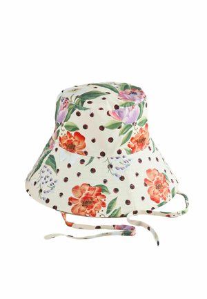 Biały kapelusz typu bucket z czerwonym i fioletowym kwiatowym wzorem, zielonymi liśćmi, brązowymi kropkami i wiązanymi regulowanymi paskami pod rondem.