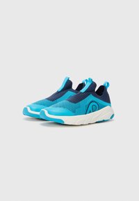 Blå slip-on sneakers med et teksturert strikket overdel og polstret krage, med en hvit såle og livlige blå aksenter.