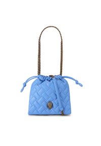 Borsa a tracolla in pelle blu trapuntata con coulisse, caratterizzata da un elemento decorativo in metallo dorato e lacci laterali regolabili.