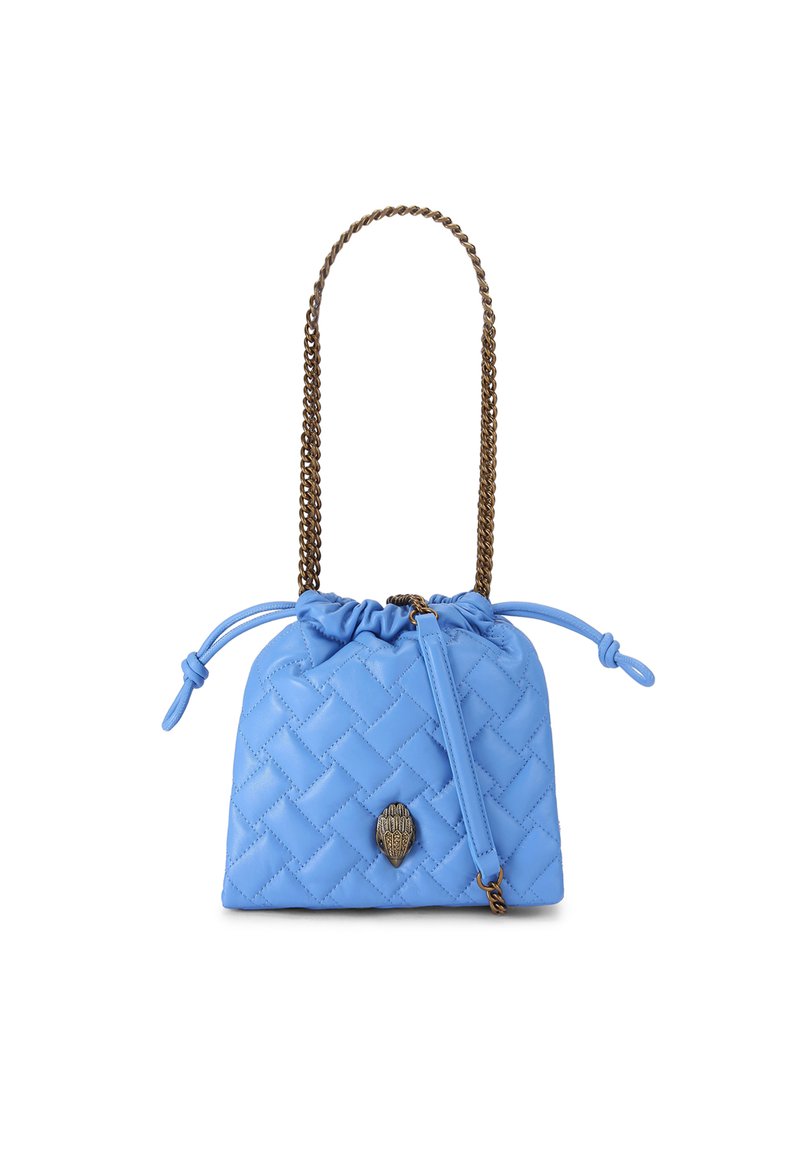 Borsa a tracolla in pelle blu trapuntata con coulisse, caratterizzata da un elemento decorativo in metallo dorato e lacci laterali regolabili.