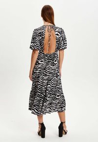 Liquorish ZEBRA OPEN BACK MIDI  - Day dress - multi coloured