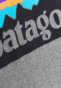 Patagonia LOGO - Triko s potiskem - gravel heather