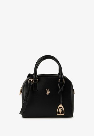 Borsa nera in pelle con doppie maniglie, tracolla regolabile e emblema dorato di un cavallo e cavaliere sul davanti e targhetta pendente.