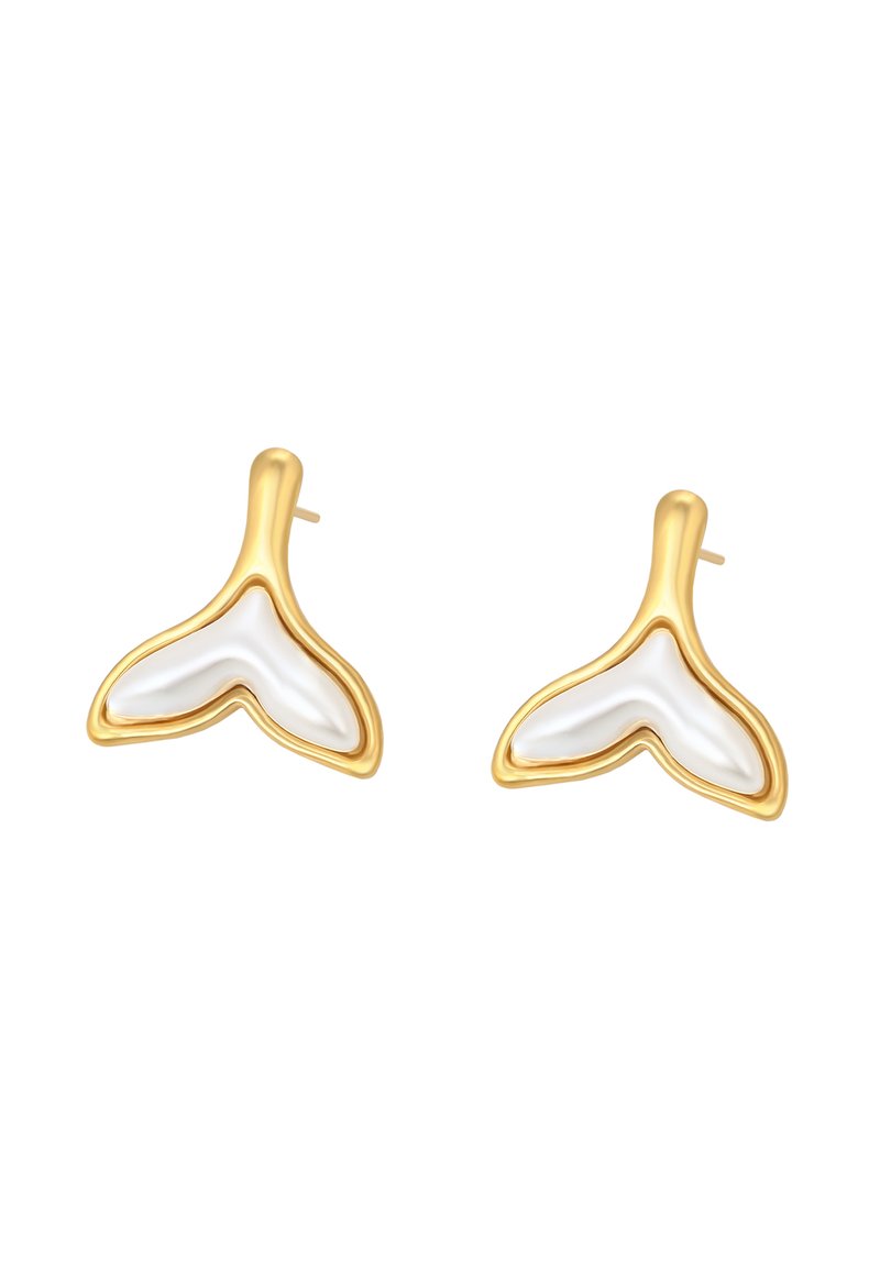 Orecchini in tono oro a forma di code di balena, con una superficie interna bianca liscia. Presentano una forma elegante e moderna con curve sottili.