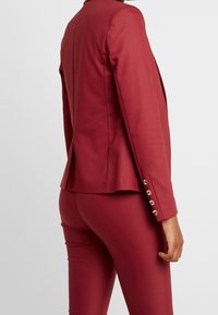 Mos Mosh Blejzr - dark red