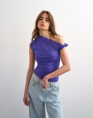 Topshop ANNA ROUCHED OFF SHOULDER - Μπλουζάκι με στάμπα - dahlia purple