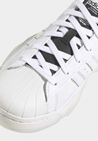 adidas Originals SUPERSTAR MILLENCON W - Baskets basses - cloud white   cloud white   core black