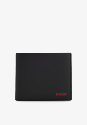 Czarny skórzany portfel dwuczęściowy z czerwonym logo "HUGO" w prawym dolnym rogu, prezentowany na białym tle.