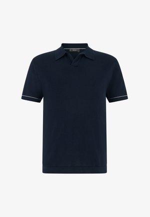 Polo a maniche corte blu navy con colletto e rifiniture bianche sui polsini, mostrato su sfondo bianco.