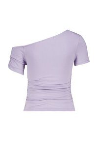 Haut lavande à une épaule avec des manches courtes, présentant un ruché sur le côté et un tissu lisse et extensible pour le confort et l'ajustement.