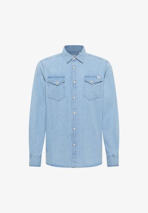 Jasnoniebieska koszula dżinsowa z długim rękawem, zapinana na guziki z przodu, z dwiema kieszeniami na piersi oraz klasycznym kołnierzykiem. Posiada widoczne szwy i mosiężne guziki.