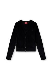 Čierny cardigan vyrobený z mäkkej pleteniny, s výstrihom do V, dlhými rukávmi, predným zapínaním na gombíky a malým logom na ľavej hrudi.