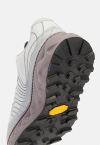 NNormal TOMIR 1.0 UNISEX - Trail hardloopschoenen - grey