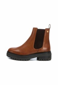 Stivale Chelsea in pelle marrone con pannelli laterali elastici neri, punta arrotondata e suola texturizzata. Caratterizzato da una linguetta e un sottile dettaglio del logo.