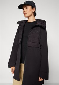 Didriksons HELLA WNS PARKA - Soft shell jacket - black