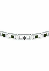 Bracciale in argento con accenti verdi, caratterizzato da anelli intrecciati e una piastra centrale con un emblema nero. Finitura liscia e lucida.