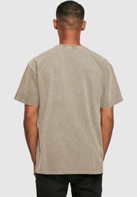 Merchcode FRIDA KAHLO UNIQUE ACID WASHED HEAVY OVERSIZE TEE - T-shirt z nadrukiem
