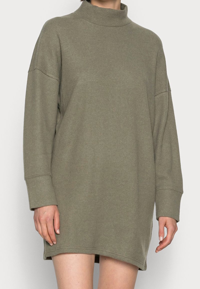 Abercrombie & Fitch Robe pull - green