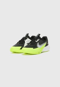 Čierne a neónovo zelené športové tenisky s textúrovaným zvrškom, bielym logom Nike, perforovanými detailmi a ľahkým dizajnom podrážky.